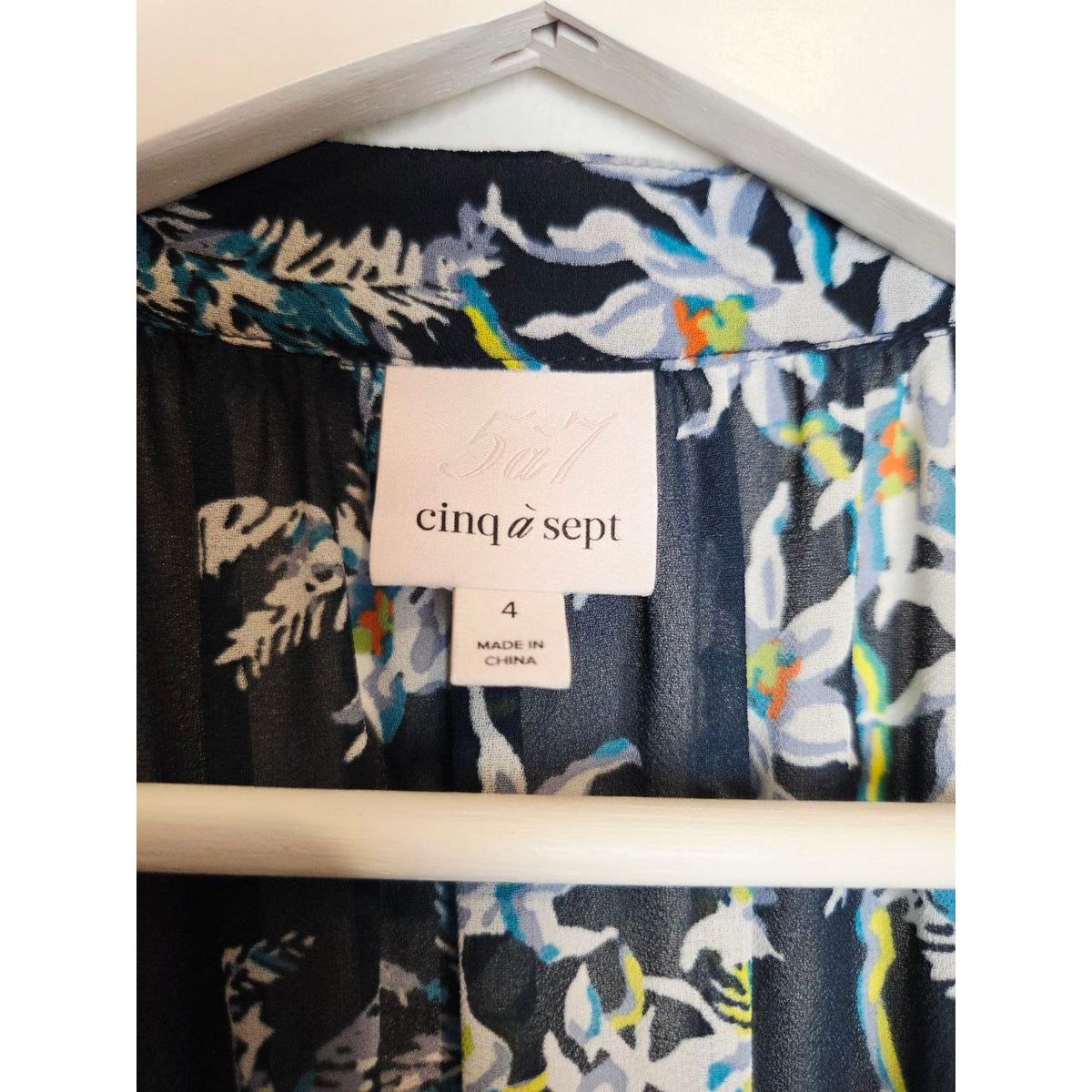 Brand and size label of Cinq à Sept Lyra navy floral mini dress