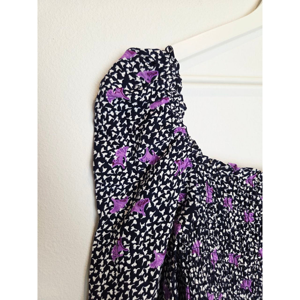 Puff shoulder detail of Maje Rappa floral smocked mini dress