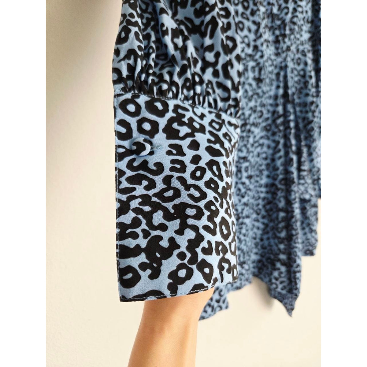 Les Reveries Silk Wrap Dress 2 Blue Leopard 100% Silk Mini Made in USA