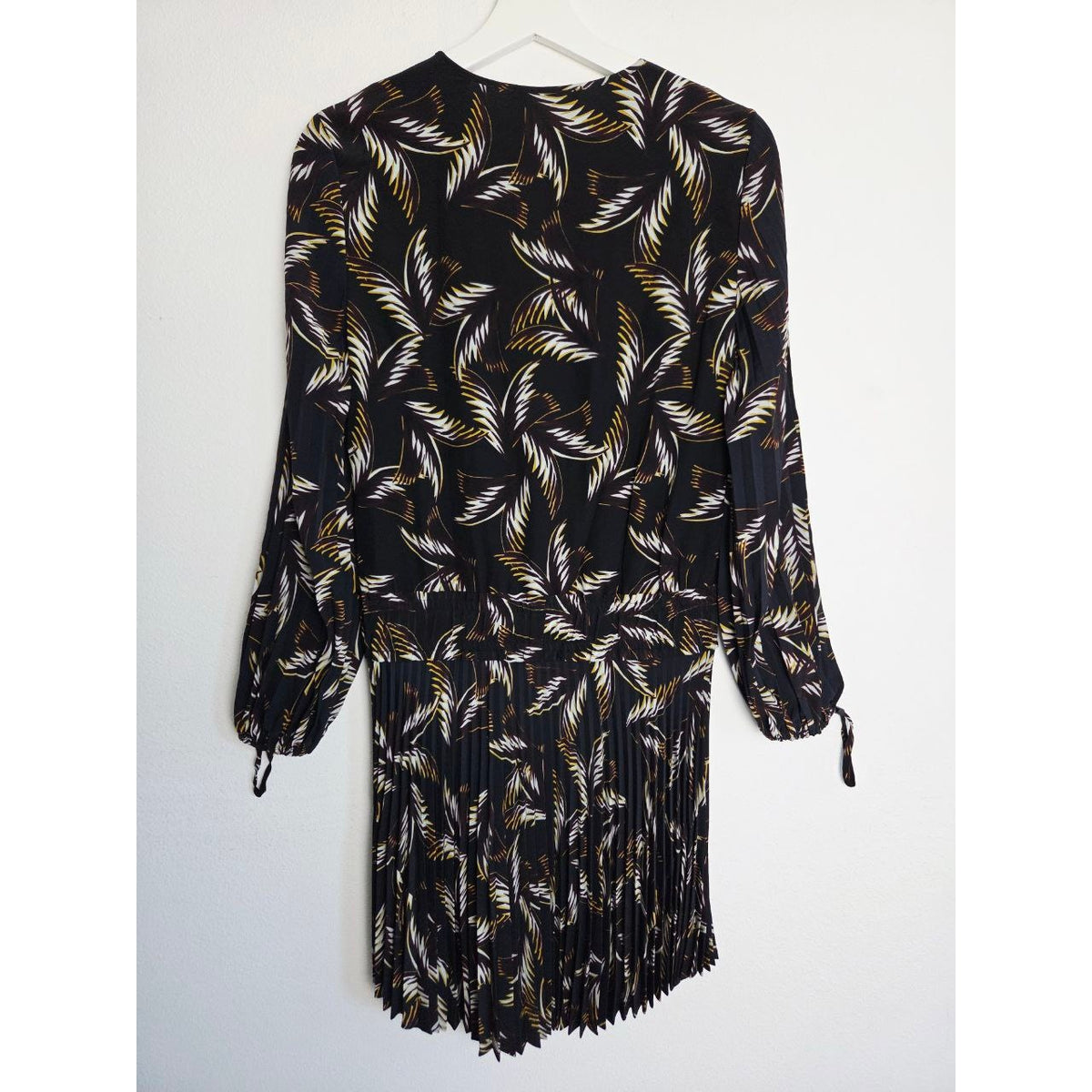 A.L.C. Silk Dress 0 XS Small Rory Accordion Pleated Skirt Long Slit Sleeves