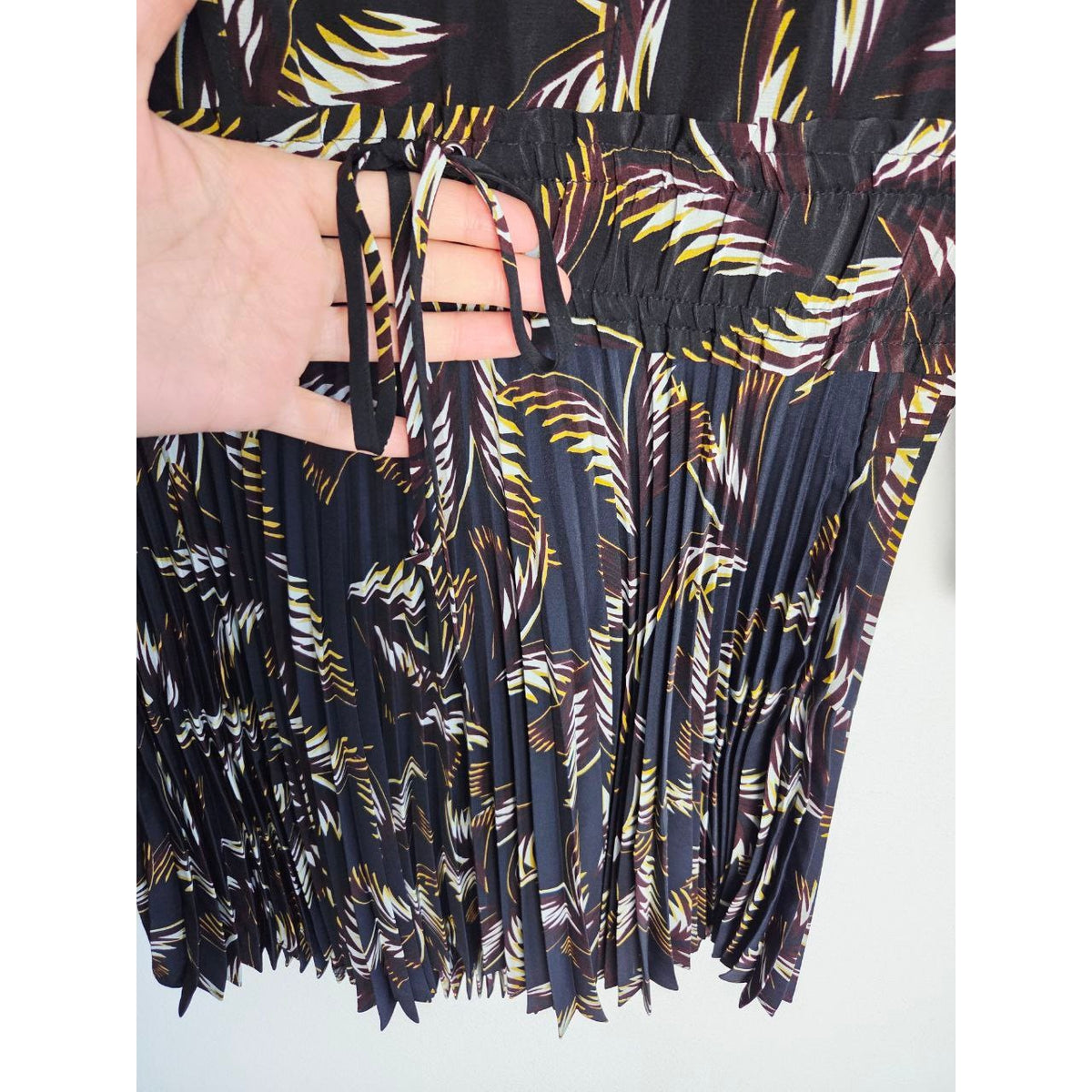 A.L.C. Silk Dress 0 XS Small Rory Accordion Pleated Skirt Long Slit Sleeves