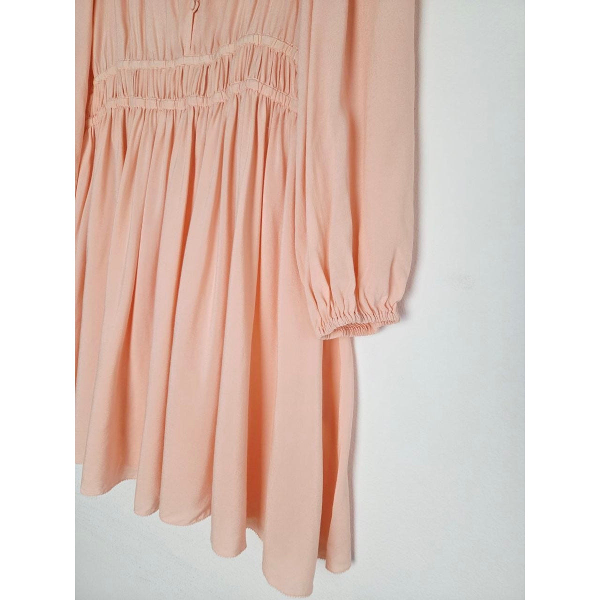 Gathered waist and skirt of Maje Riava blush mini dress