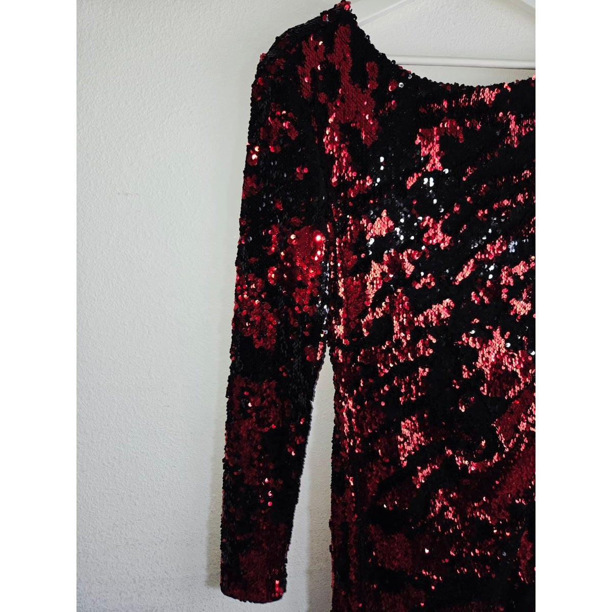 Long sleeve and asymmetric neckline of Delfi Valentina red and black sequin dress