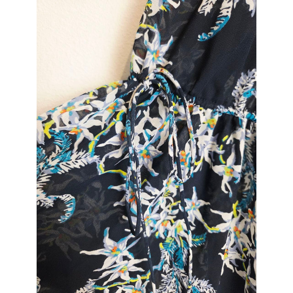 Sleeve tie detail of Cinq à Sept Lyra navy floral mini dress