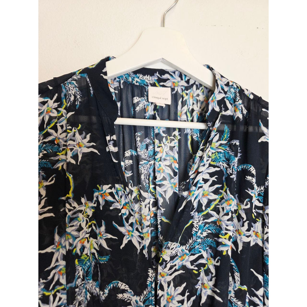 Split V-neckline of Cinq à Sept Lyra navy floral mini dress